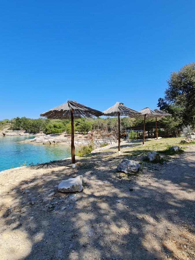 Nef Pinezici (Krk)